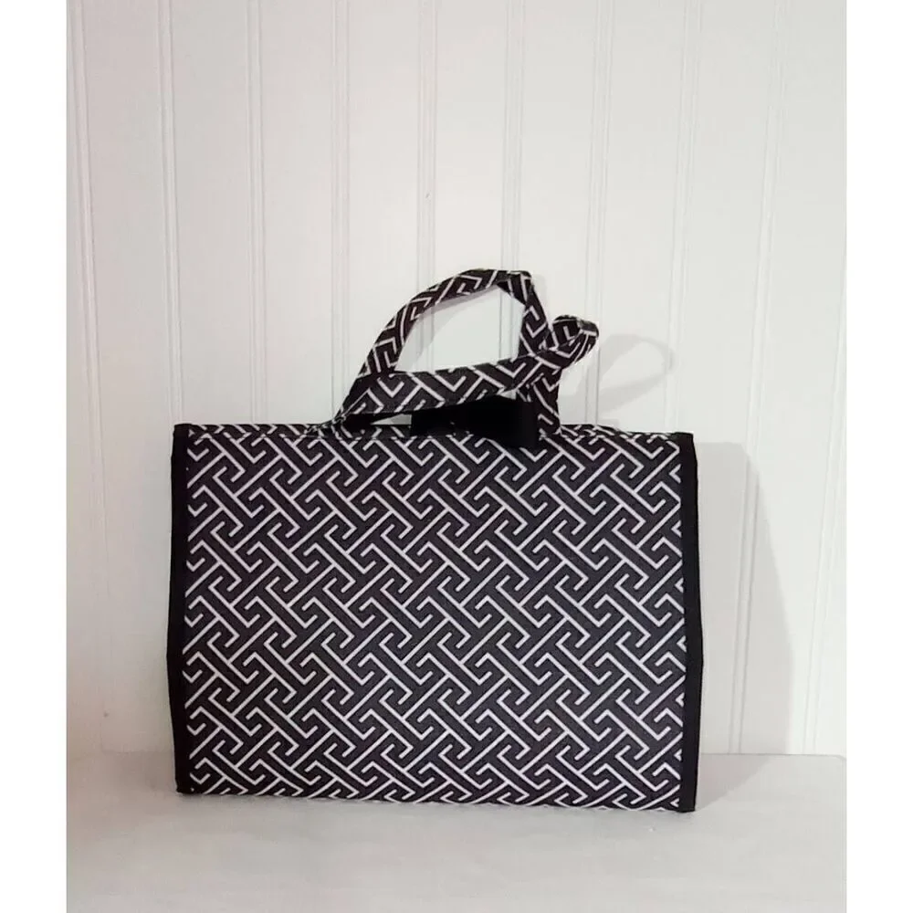 Main Street connection, Trifold cosmetic travel bag with hanging hook